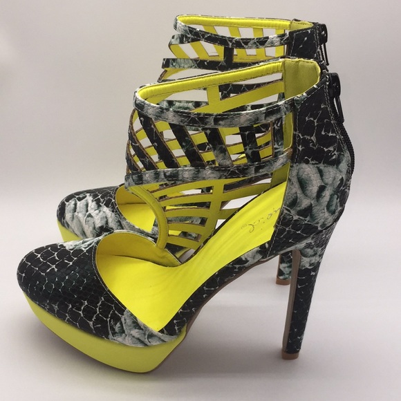 Qupid Women’s Platform Green Faux Snakeskin 5.5 in High Heels Size 9 - Picture 4 of 16